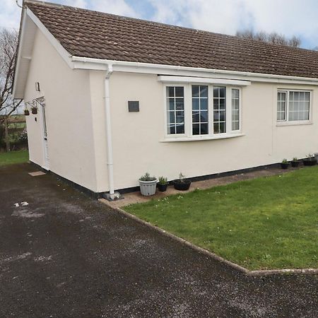 13 Gower Holiday Village Суонси Экстерьер фото