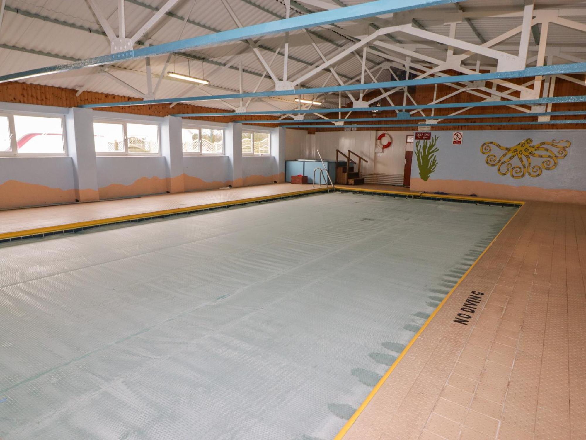13 Gower Holiday Village Суонси Экстерьер фото