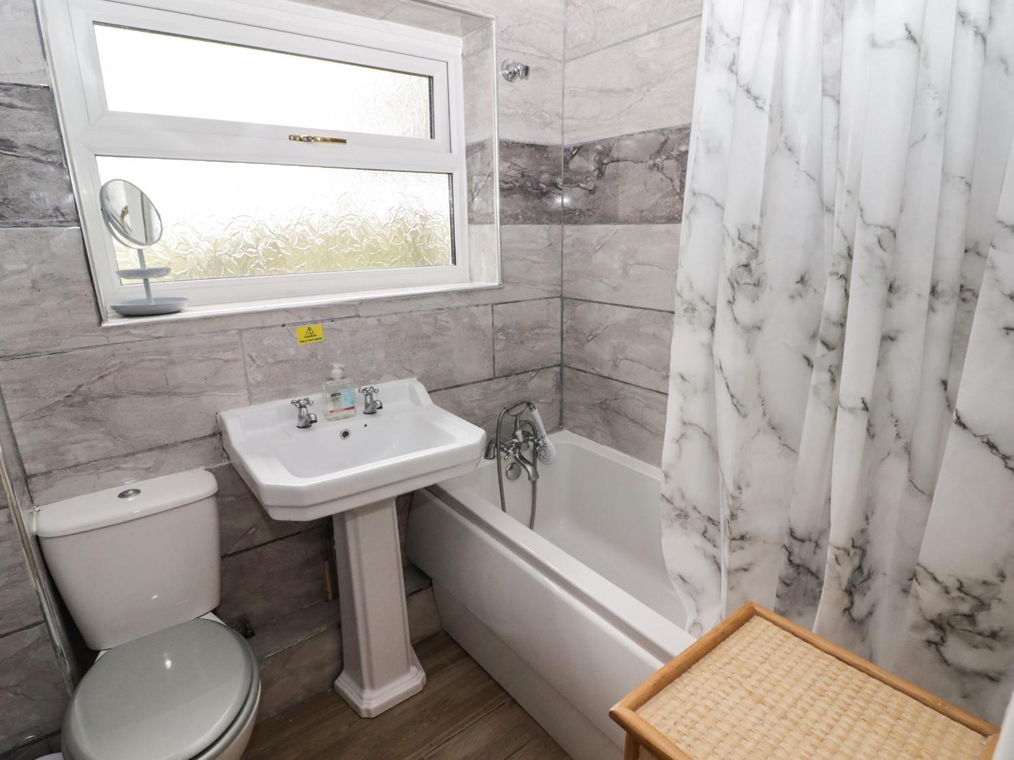 13 Gower Holiday Village Суонси Экстерьер фото
