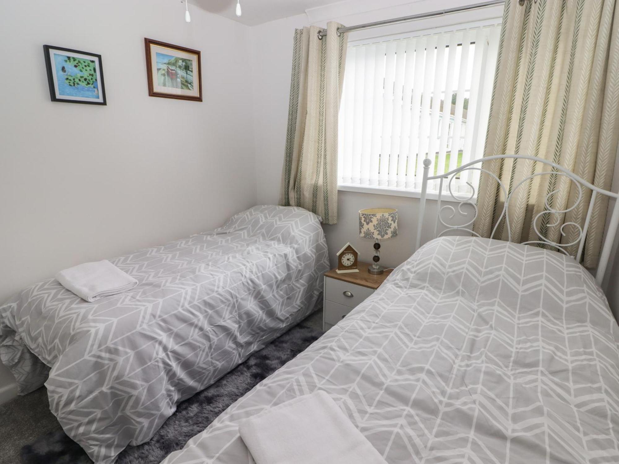 13 Gower Holiday Village Суонси Экстерьер фото