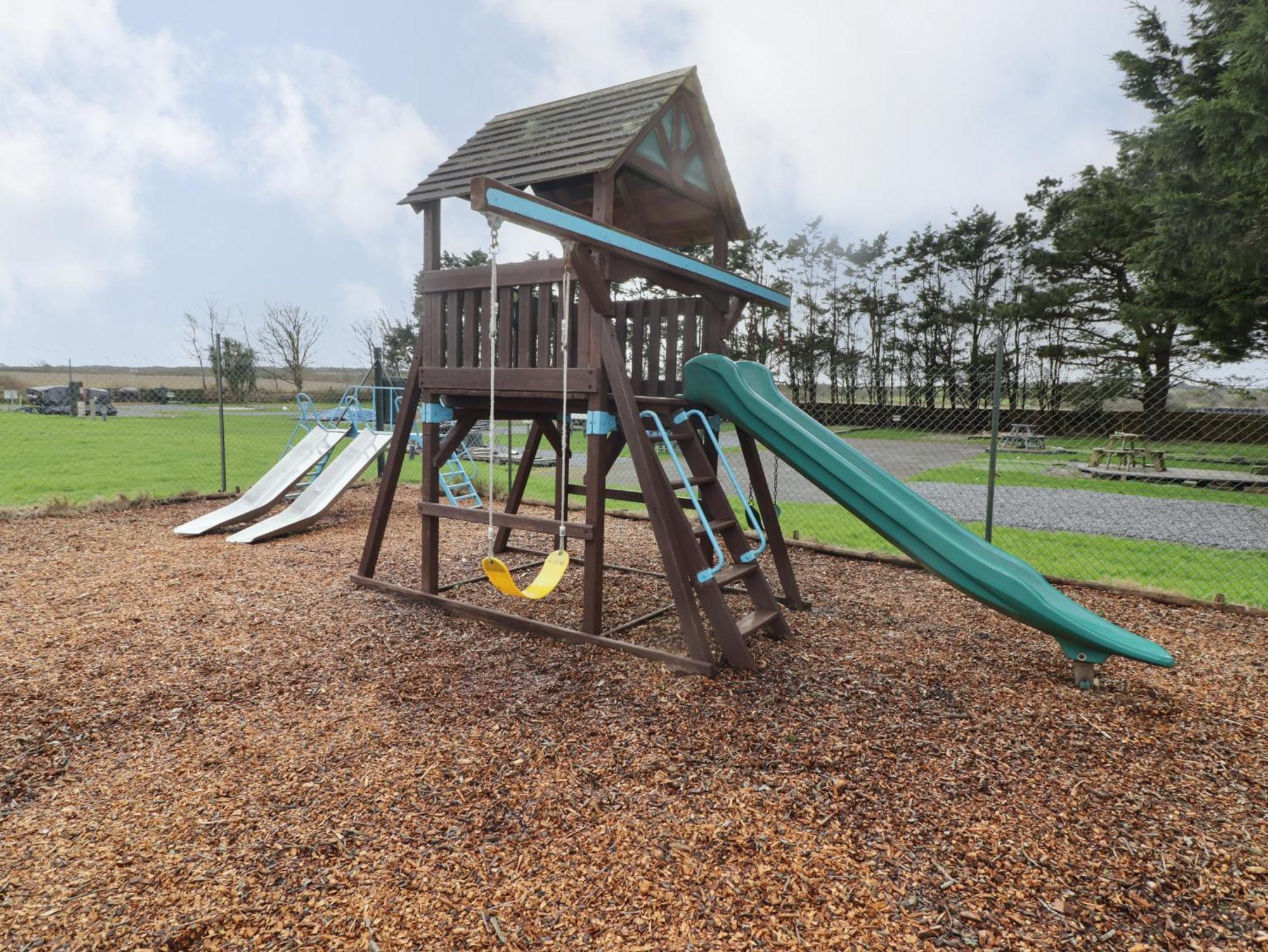 13 Gower Holiday Village Суонси Экстерьер фото